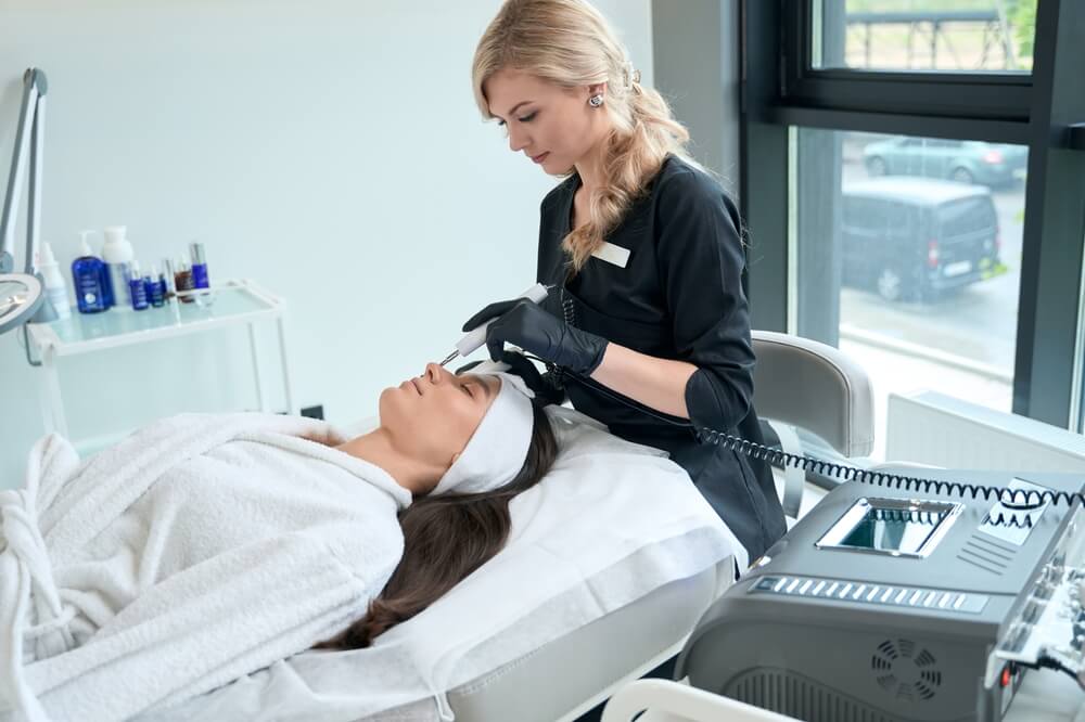 Medical worker doing skin rejuvenation, working in salon